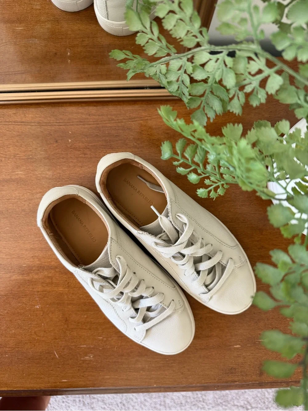 Banana Republic Cream Leather Low-Top Men’s Sneakers
